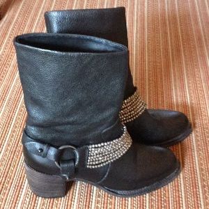 Vera Wang Leather Boots